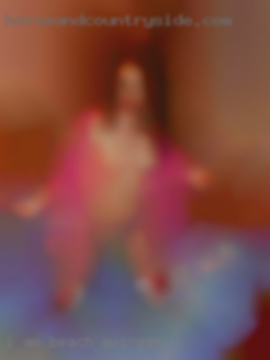 I am looking for a woman Beach swinger to be with.